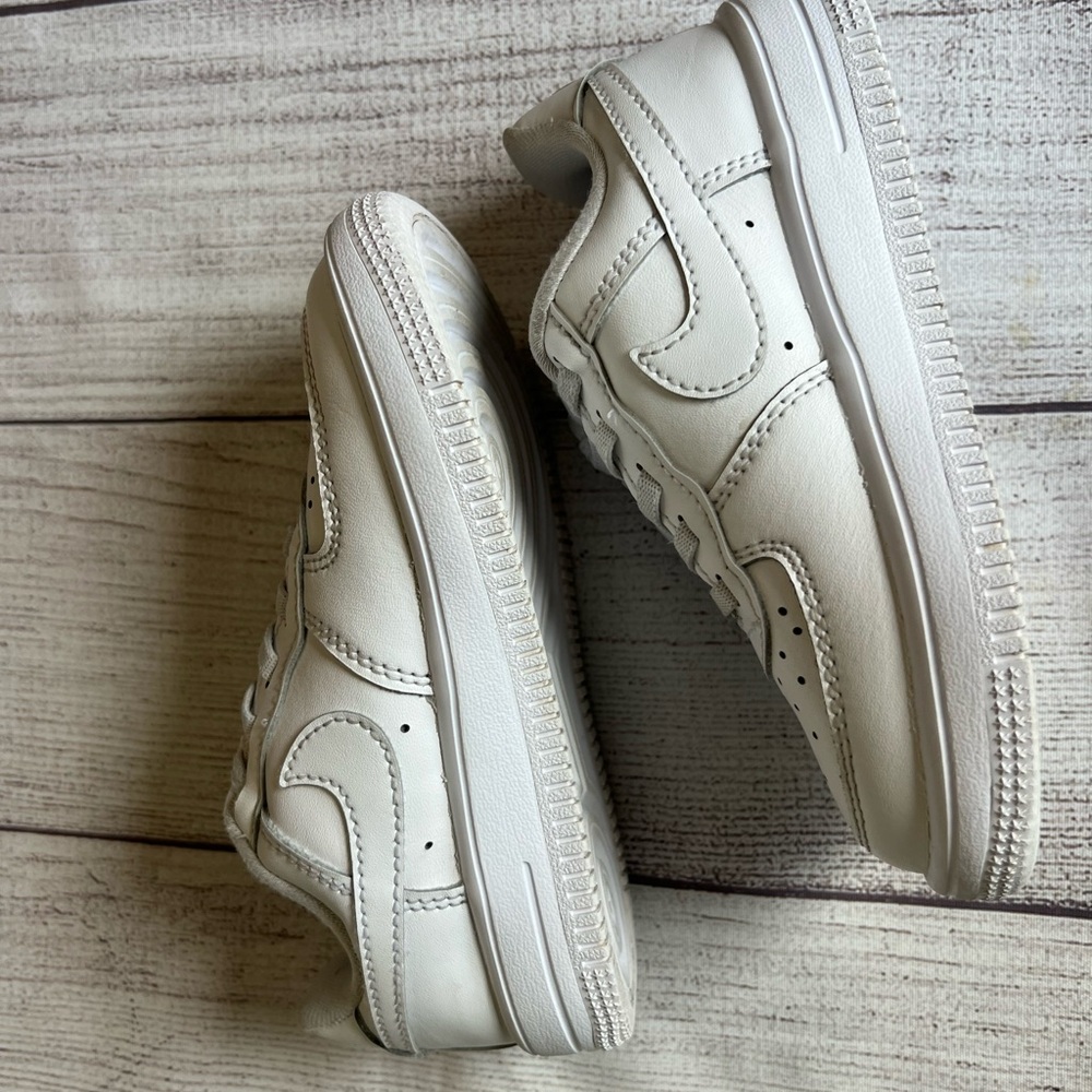 Nike Air Force 1 Low Kids Boys White Sneakers 10C - Picture 2 of 8